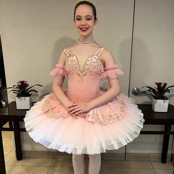 Meet your Posher, Emily - Picture 1 of 1